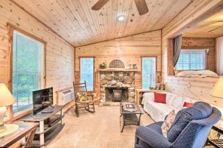 Updated Cabin with Porch, Mins to Cossatot River - 4