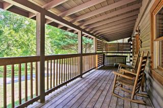 Charming Pigeon Forge Cabin with Private Hot Tub! - Sevierville - 9