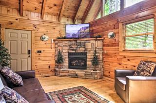Romantic Mountain Getaway Cabin with Hot Tub! - Sevierville - 6