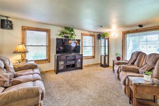 Family Home with Hot Tub - Walk to Johnson Lake! - Donald Price Mobile Home Park - 6