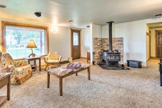 Family Home with Hot Tub - Walk to Johnson Lake! - Donald Price Mobile Home Park - 7