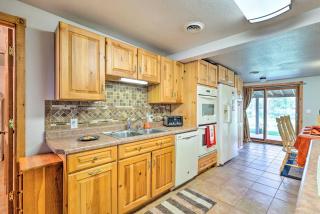 Family Home with Hot Tub - Walk to Johnson Lake! - Donald Price Mobile Home Park - 3