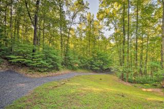 Secluded Cabin with Porch - 7 Miles to Lake Chatuge! - Hayesville - 3