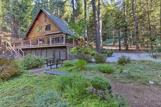 Near Vineyards Cabin with Hot Tub in Pollock Pines! - Pollock Pines - 8