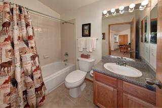 10 Mi to Ski Silverthorne Condo with Hot Tub Access - 5