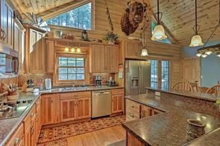 Black Hills Cabin Hot Tub, Fishing Pond and Deck - Custer - 3