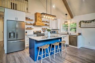 Benezette Cabin with Hot Tub, Grill and Mtn Views - Benezette - 4