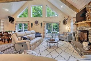 Benezette Cabin with Hot Tub, Grill and Mtn Views - Benezette - 0