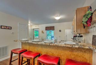 Beech Mountain Home with Covered Deck, Near Skiing! - Beech Mountain - 4