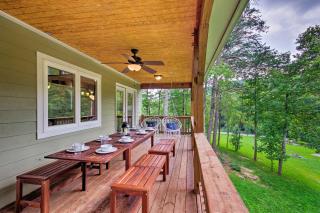 Home with Deck and Game Room - 8 Mi to Asheville - Fairview - 8