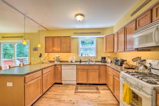 West Dover Home with Deck, Grill and EV Outlet - West Dover - 5
