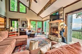 3 Mi to Beech Mtn Treetop Cabin with Deck and Views - Beech Mountain - 1
