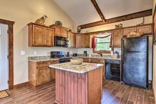 Mountain-View Gatlinburg Cabin with Private Hot Tub! - 4