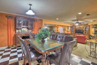 2 Mi to Lake Arlington Spacious Escape with Deck - Arlington - 4