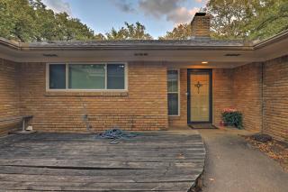 2 Mi to Lake Arlington Spacious Escape with Deck - Arlington - 8