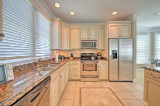 Manteo Waterfront Resort Home with 30-Ft Dock! - Manteo - 2