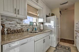 Ocean Views and 2 Decks Beach House in Galveston - Galveston - 1