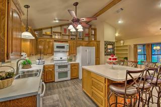Cozy Family Home with Fire Pit, 4 Mi to Lake Fork - Emory - 2