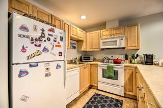 Cozy Condo with Patio, Walk to Burke Mountain! - East Burke - 1
