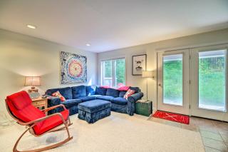 Cozy Condo with Patio, Walk to Burke Mountain! - East Burke - 6