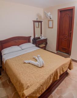 Victoria Suites Hotel - Santo Domingo de los Colorados - 4