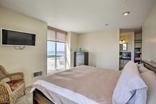 Beachfront Oceanside Condo with Pool and Hot Tub! - Oceanside - 2