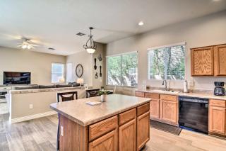 4 Mi to Riparian Preserve Mesa Abode with Hot Tub - Mesa - 4