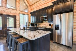 Pinot in the Pines Cabin - 9