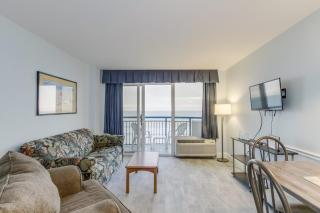 Hosteeva Oceanfront Boardwalk Beach Resort with Balcony - Myrtle Beach - 8