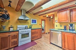 Taos House with Yard - Walk to Historic Taos Plaza! - Taos - 2