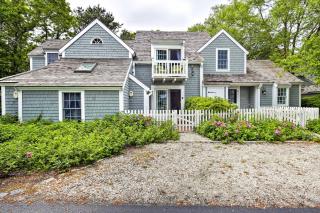 Maushop Village Getaway with Private Beach Access! - Mashpee - 9