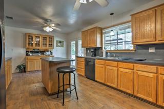 Charming Lake Retreat with Patio and Boat Parking! - Canyon Lake - 4