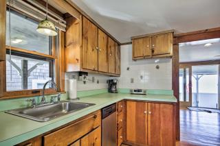 Oceanfront Cape Cod Home with Porch, Yard and Grill! - Marshfield - 1