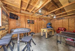 Big Bear Cabin with Deck and Arcade Room, Near Skiing - Big Bear City - 0
