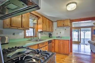 Oceanfront Cape Cod Home with Porch, Yard and Grill! - Marshfield - 2