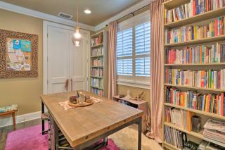 Pool and Hot Tub Ideally Located Austin Oasis - Austin - 4