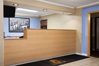 Super 8 by Wyndham Charlotte University - Charlotte - 8