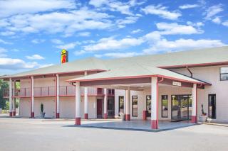 Super 8 by Wyndham Malvern - Malvern - 9