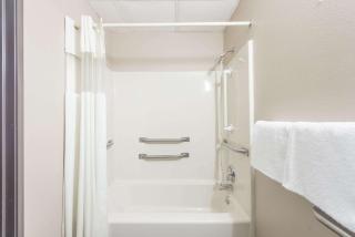 Super 8 by Wyndham O'Fallon MO/St. Louis Area - 6