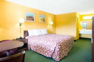 Days Inn by Wyndham Camilla - 8