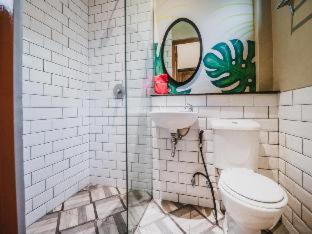 RedDoorz Plus near Mall Slipi Jaya - Jakarta - 5