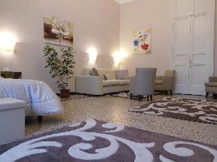 Hotel Etnea Royal Suites - 1