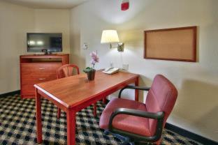 MCM Elegante Suites - 7