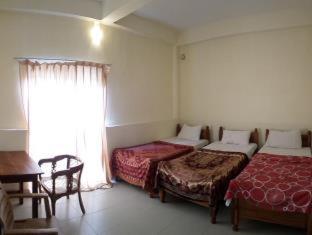 Majestic Tourist Hotel - Kandy - 4