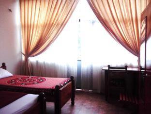 Majestic Tourist Hotel - Kandy - 1