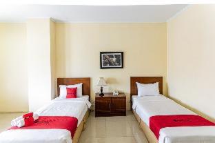 RedDoorz Plus near Alun Alun Karanganyar - Karanganyar - 8