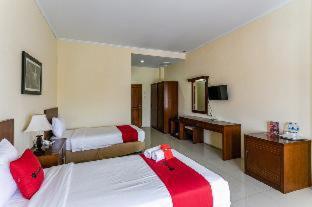 RedDoorz Plus near Alun Alun Karanganyar - Karanganyar - 6