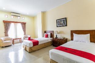 RedDoorz Plus near Alun Alun Karanganyar - Karanganyar - 5