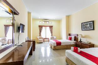 RedDoorz Plus near Alun Alun Karanganyar - Karanganyar - 3