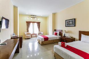 RedDoorz Plus near Alun Alun Karanganyar - Karanganyar - 2
